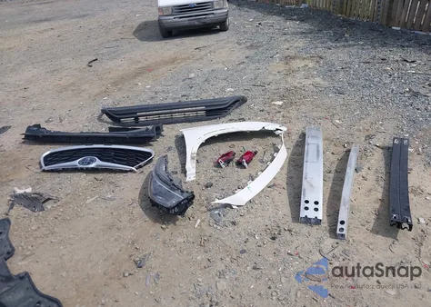 2021 Toyota Highlander Xle z USA, uszkodzony, nr VIN 5TDHZRBH7MS062420